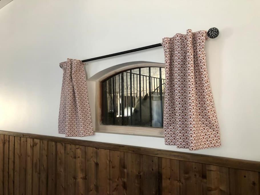 Logement Insolite Au Coeur D'Une Ecurie Arles Exterior photo